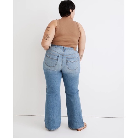 NWT 11" High-Rise Flare Jeans in Caine Wash - Picture 4 of 9